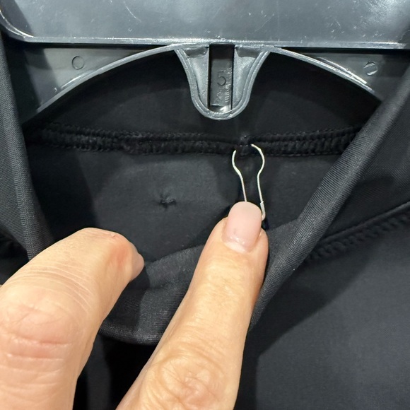 Vuori NEW Size M Crush Long Sleeve Crop Rash guard - Picture 4 of 8